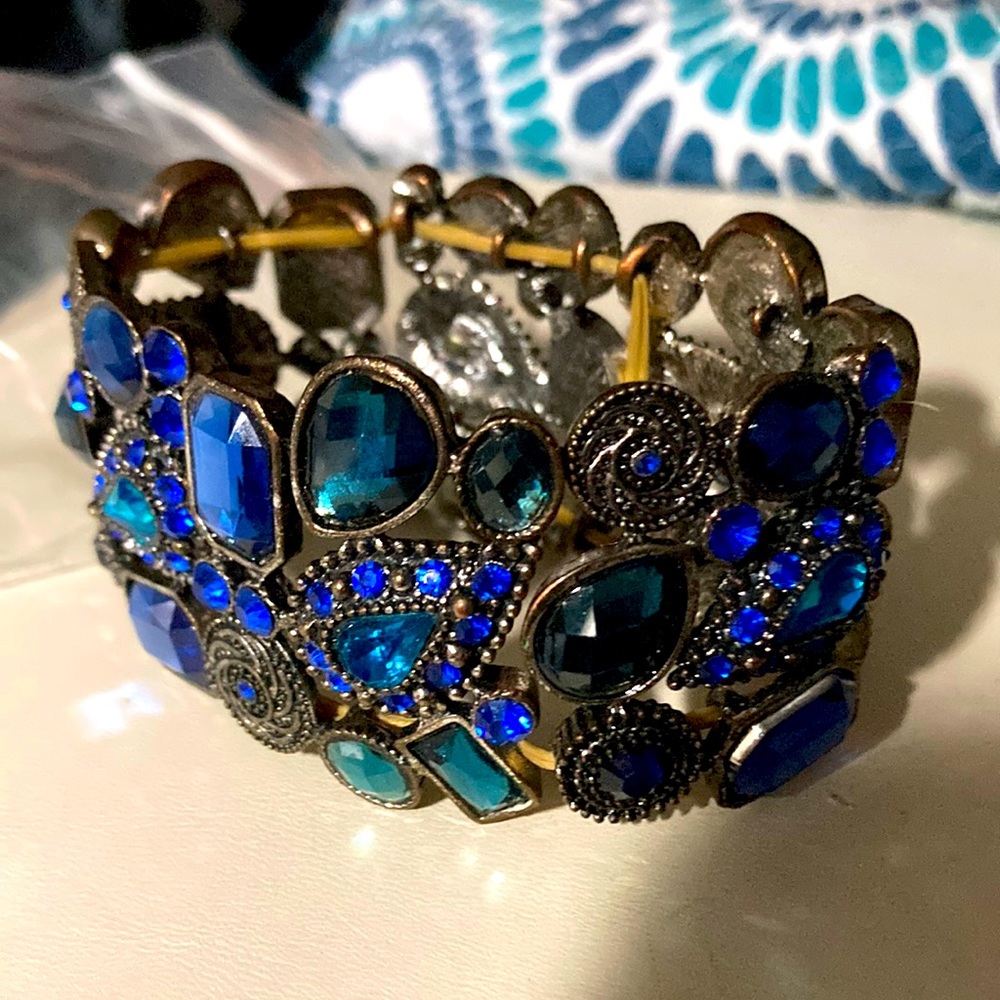 Blue and green expandable bracelet.  1 1/2 inches high.  NWOT.  Bme2945